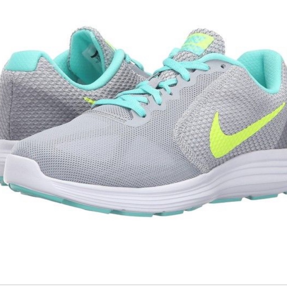 Nike revolution 3